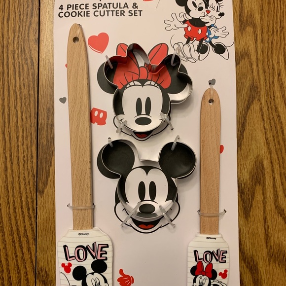 Disney Spatula & Cookie Cutter Set - Picture 6 of 8